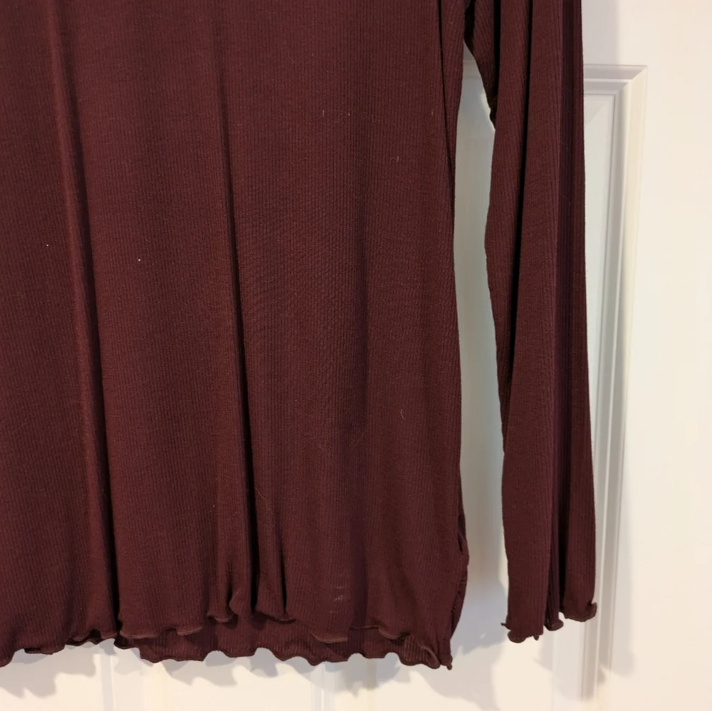 Tahari Lettuce Edge Pullover Dressy Top M - Picture 9 of 11